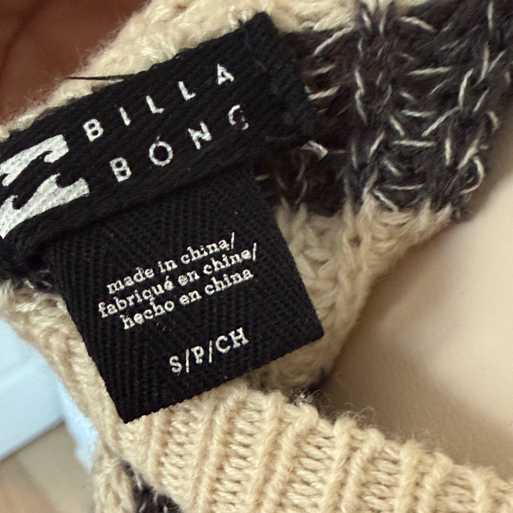 Billabong Striped Black and Cream cropped Women's Sweater Size Small - Picture 2 of 8
